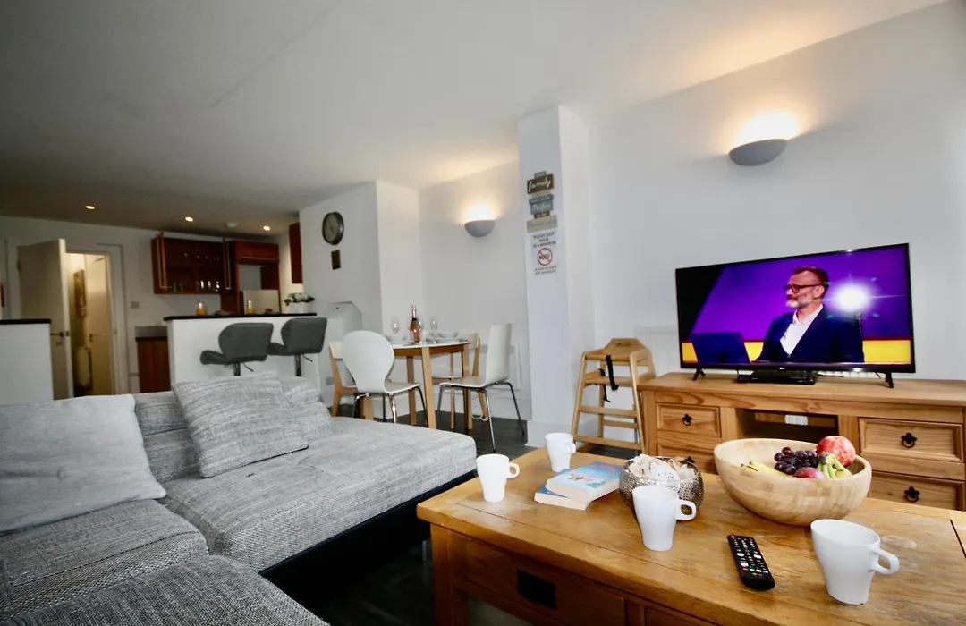 Bournemouth Hot Tub & Sauna Holiday Let-1