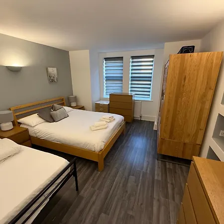 Bournemouth Hot Tub & Sauna Holiday Let-3